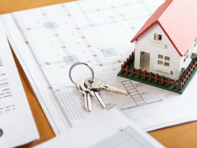 vista-alta-casa-modelo-juguete-llaves